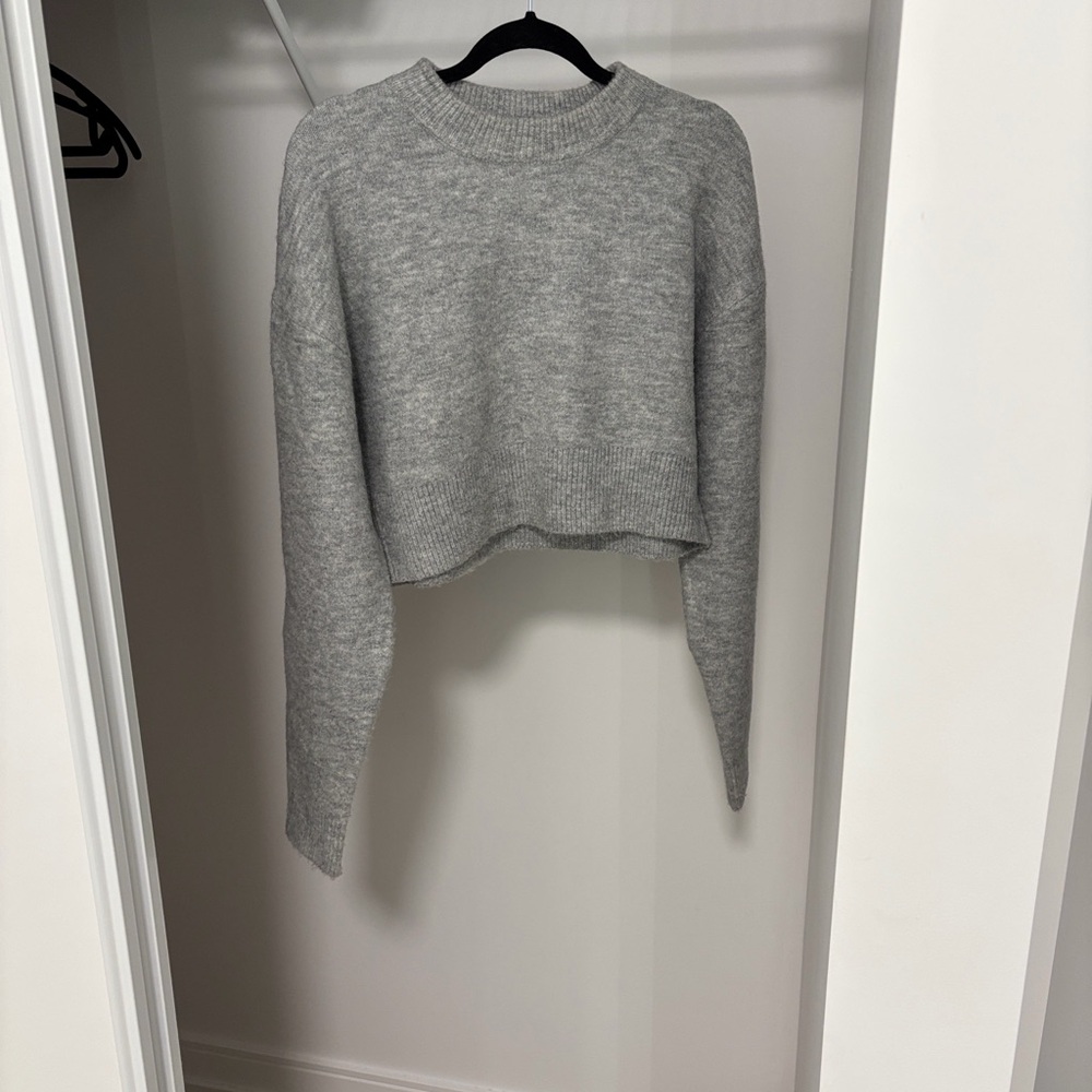 Zara Light Gray Women's Crew Neck Sweater